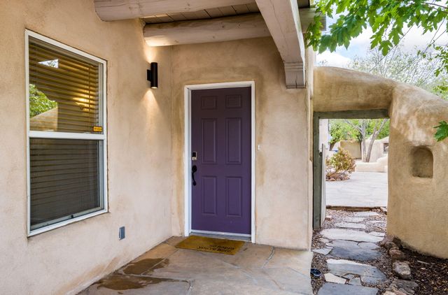 2410 Vicic Road NW, Albuquerque, NM 87104