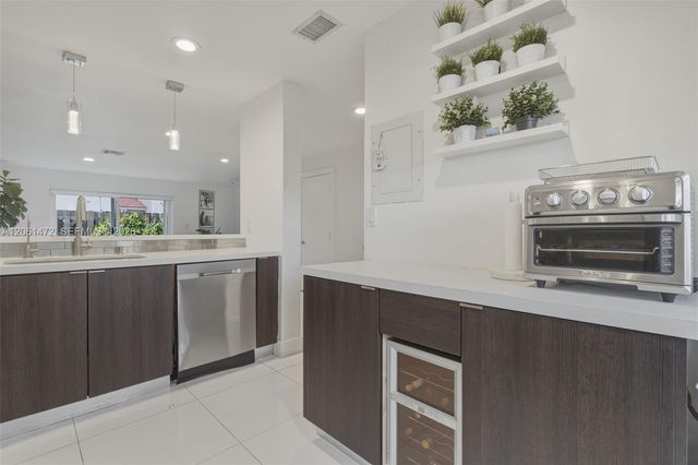 10805 NW 3rd Ct, Pembroke Pines, FL 33026