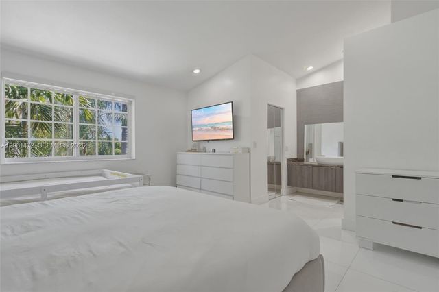 10805 NW 3rd Ct, Pembroke Pines, FL 33026