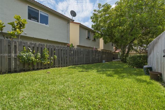 10805 NW 3rd Ct, Pembroke Pines, FL 33026