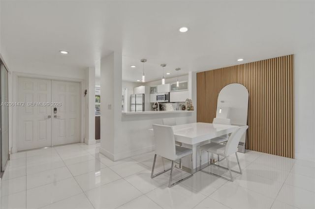10805 NW 3rd Ct, Pembroke Pines, FL 33026