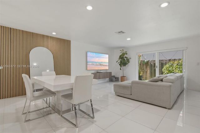 10805 NW 3rd Ct, Pembroke Pines, FL 33026