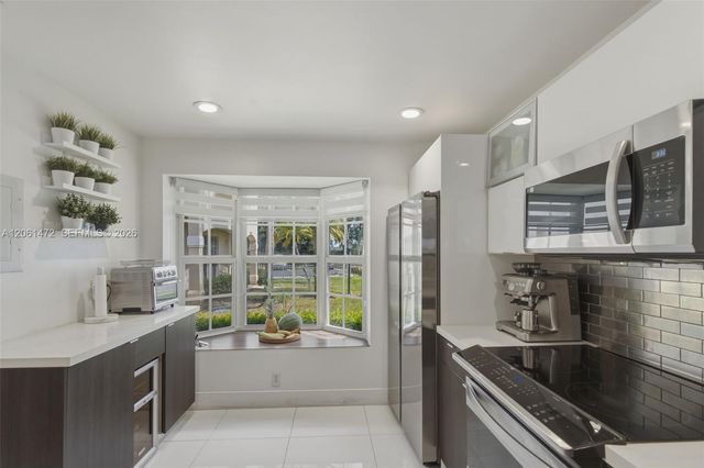 10805 NW 3rd Ct, Pembroke Pines, FL 33026
