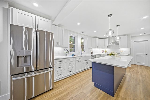 52 Rangeley Rd 52, Newton, MA 02465