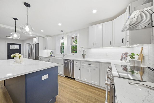 52 Rangeley Rd 52, Newton, MA 02465