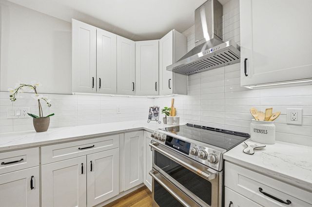 52 Rangeley Rd 52, Newton, MA 02465