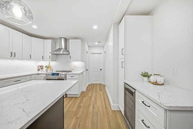 52 Rangeley Rd 52, Newton, MA 02465