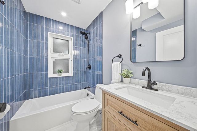 52 Rangeley Rd 52, Newton, MA 02465
