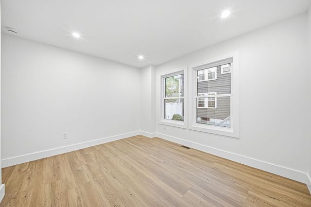 52 Rangeley Rd 52, Newton, MA 02465