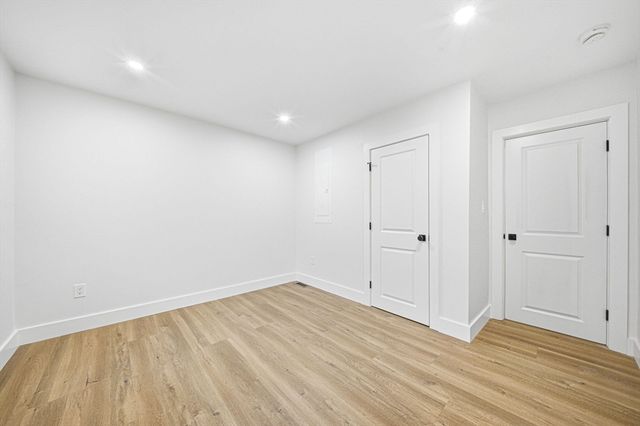 52 Rangeley Rd 52, Newton, MA 02465