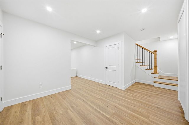 52 Rangeley Rd 52, Newton, MA 02465