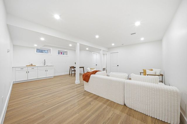 52 Rangeley Rd 52, Newton, MA 02465
