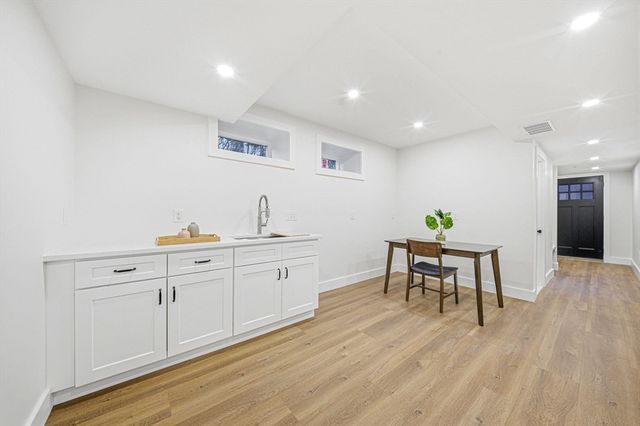 52 Rangeley Rd 52, Newton, MA 02465