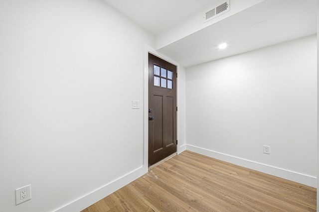 52 Rangeley Rd 52, Newton, MA 02465