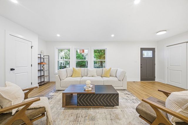 52 Rangeley Rd 52, Newton, MA 02465