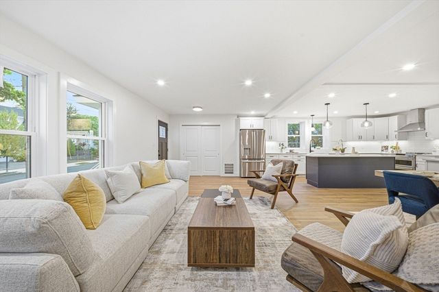 52 Rangeley Rd 52, Newton, MA 02465