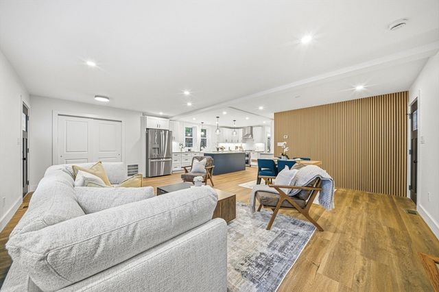 52 Rangeley Rd 52, Newton, MA 02465