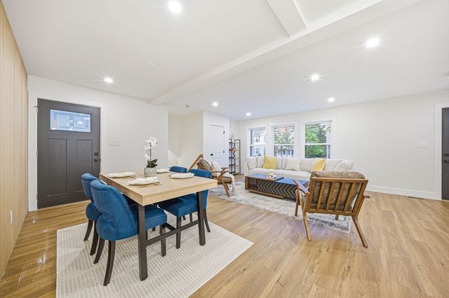 52 Rangeley Rd 52, Newton, MA 02465