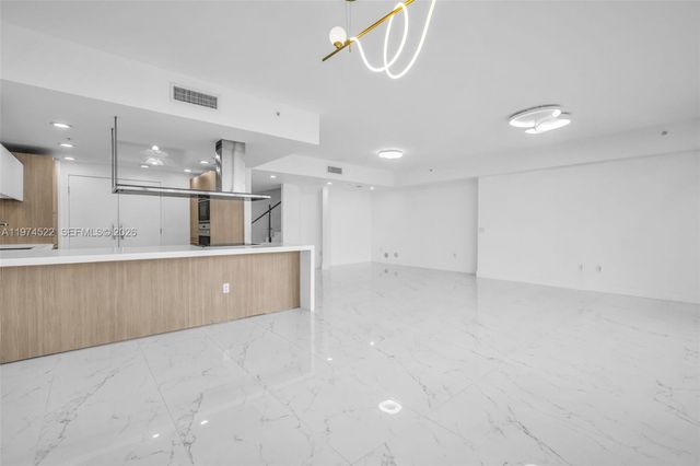 17111 Biscayne Blvd 411, North Miami Beach, FL 33160