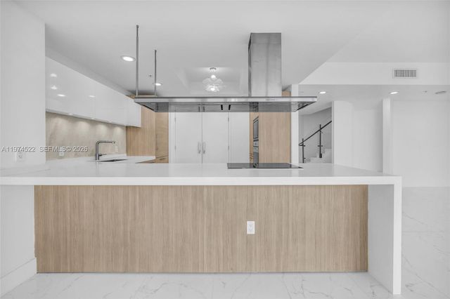 17111 Biscayne Blvd 411, North Miami Beach, FL 33160