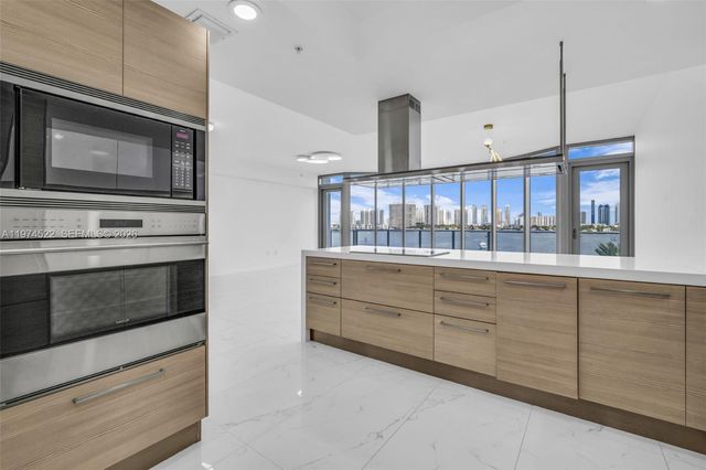 17111 Biscayne Blvd 411, North Miami Beach, FL 33160