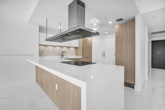 17111 Biscayne Blvd 411, North Miami Beach, FL 33160