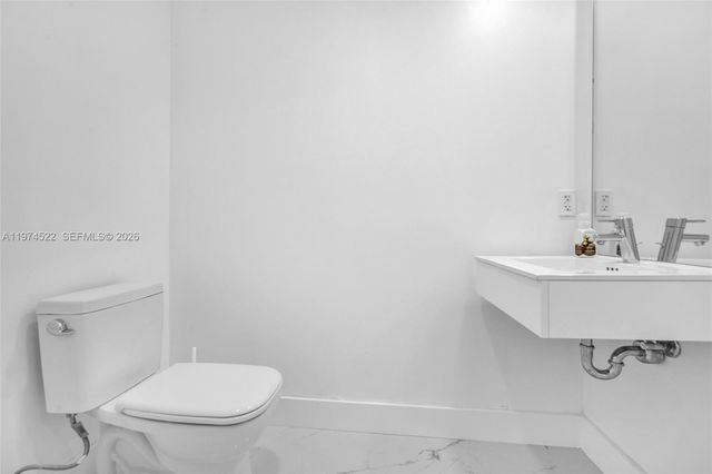 17111 Biscayne Blvd 411, North Miami Beach, FL 33160