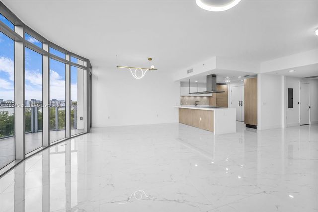 17111 Biscayne Blvd 411, North Miami Beach, FL 33160