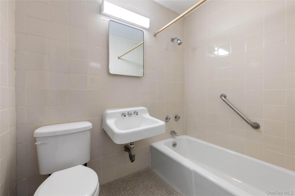 2550 Olinville Avenue 7E, Bronx, NY 10467 — photo 4