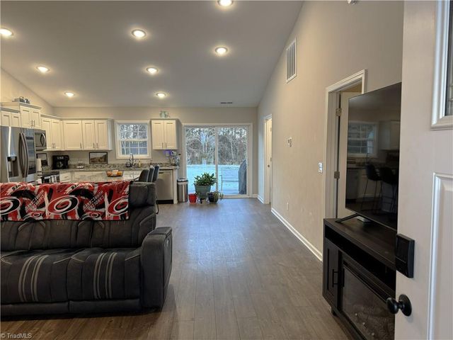 5880 Oak Knoll Drive, Archdale, NC 27370