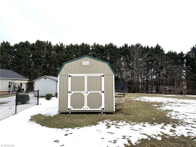 5880 Oak Knoll Drive, Archdale, NC 27370