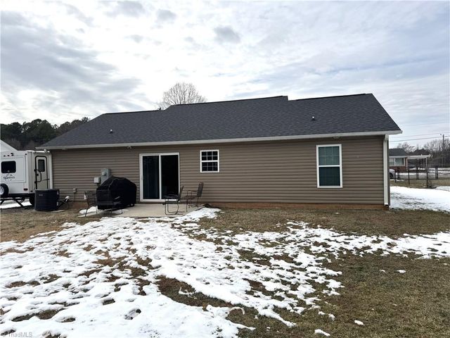 5880 Oak Knoll Drive, Archdale, NC 27370