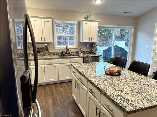 5880 Oak Knoll Drive, Archdale, NC 27370