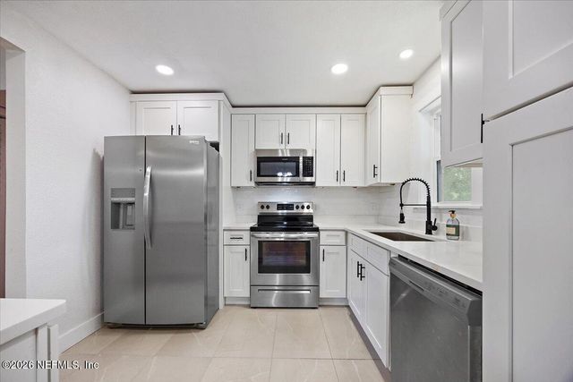 6923 GAILLARDIA Road, Jacksonville, FL 32211