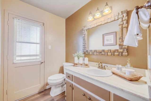 2077 Mountain View Drive, Escondido, CA 92027