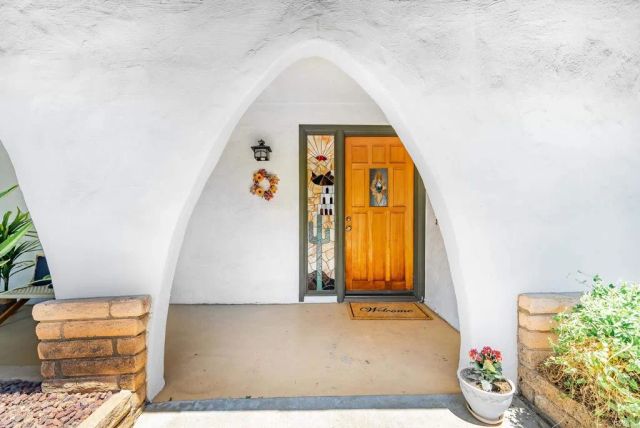 2077 Mountain View Drive, Escondido, CA 92027