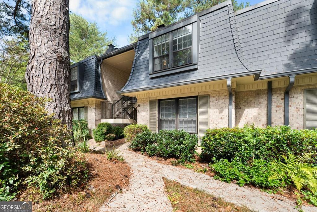 8 Cantey Place NW, Atlanta, GA 30327