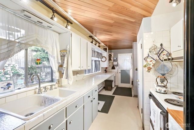 10728 29th Place SW, Seattle, WA 98146