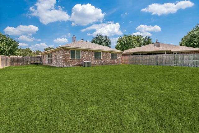 10820 Pebblecreek Court, Benbrook, TX 76126