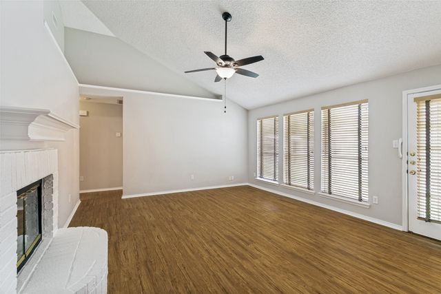 10820 Pebblecreek Court, Benbrook, TX 76126