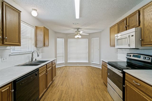 10820 Pebblecreek Court, Benbrook, TX 76126