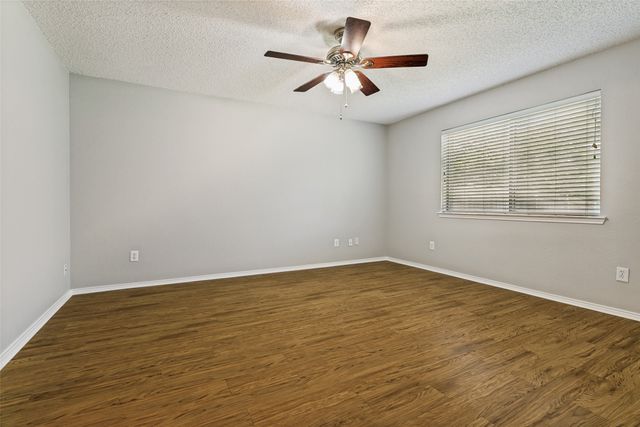 10820 Pebblecreek Court, Benbrook, TX 76126