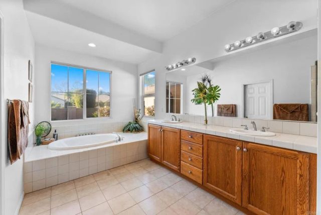 241 Melbourne Glen, Escondido, CA 92026