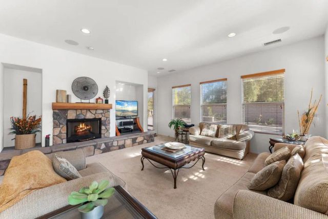 241 Melbourne Glen, Escondido, CA 92026