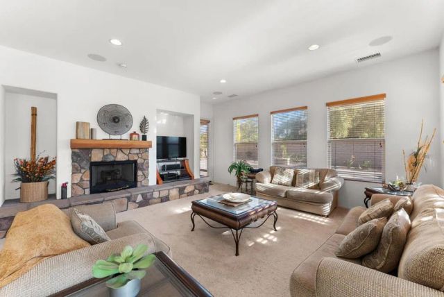 241 Melbourne Glen, Escondido, CA 92026