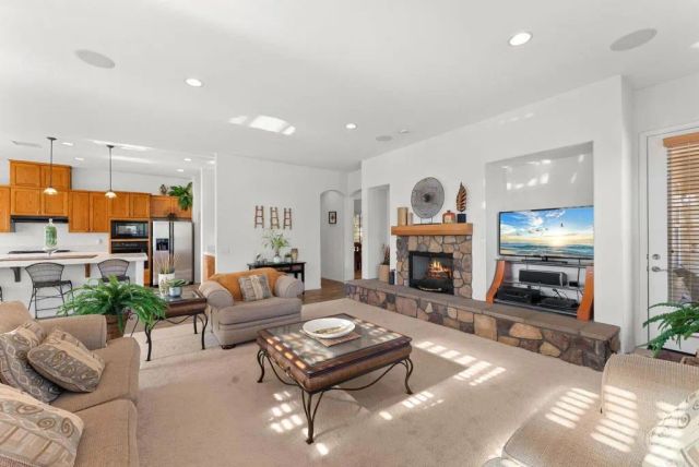 241 Melbourne Glen, Escondido, CA 92026