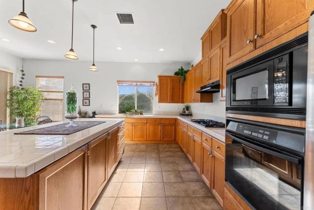 241 Melbourne Glen, Escondido, CA 92026