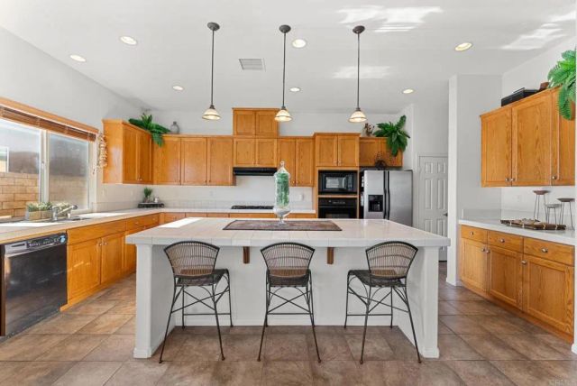 241 Melbourne Glen, Escondido, CA 92026