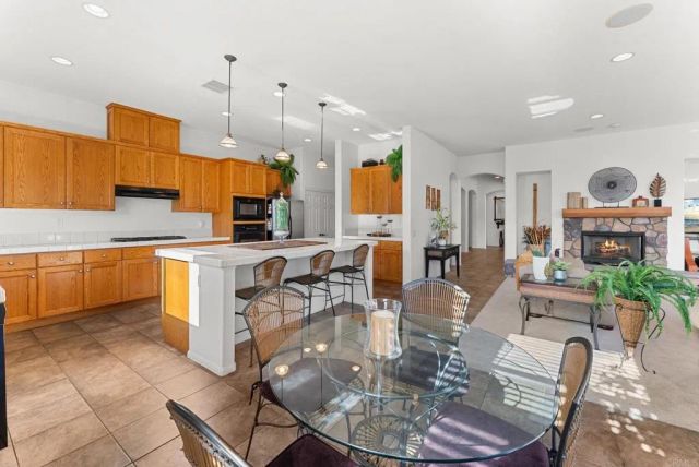 241 Melbourne Glen, Escondido, CA 92026