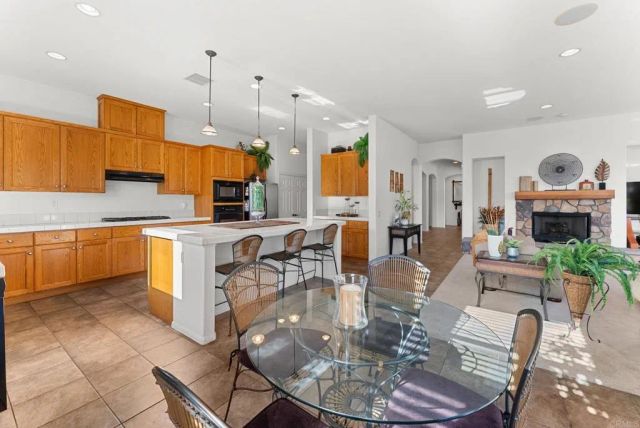 241 Melbourne Glen, Escondido, CA 92026